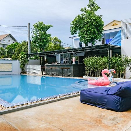 Queentown Hostel Siem Reap Esterno foto